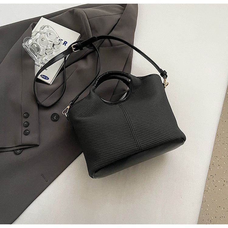 This Year's Popular Handbag Women's New Retro Crossbody Bucket Bag
